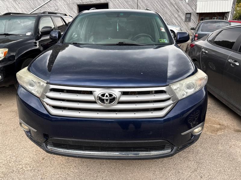 Toyota Highlander Base 4WD 2013