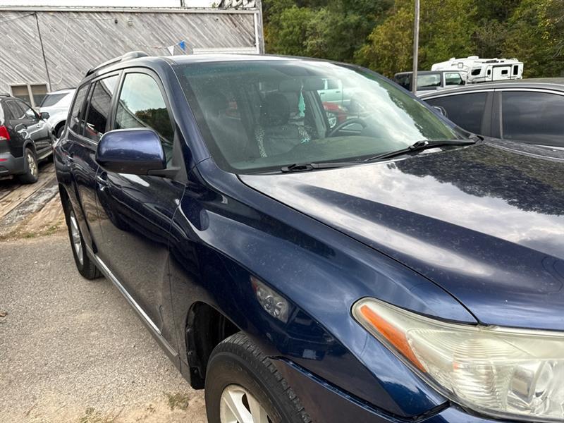 Toyota Highlander Base 4WD 2013