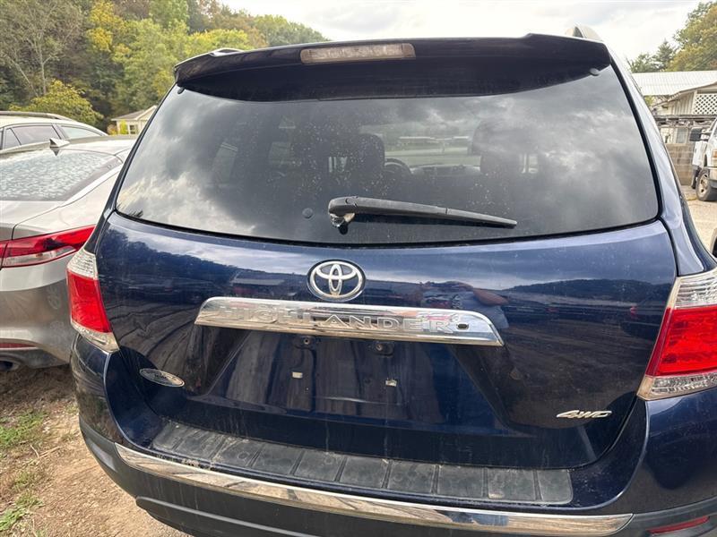 Toyota Highlander Base 4WD 2013