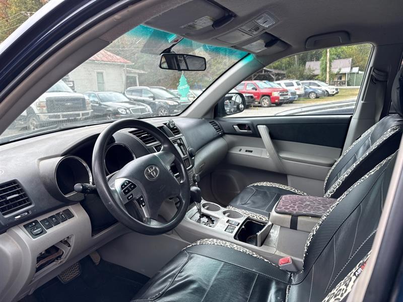 Toyota Highlander Base 4WD 2013