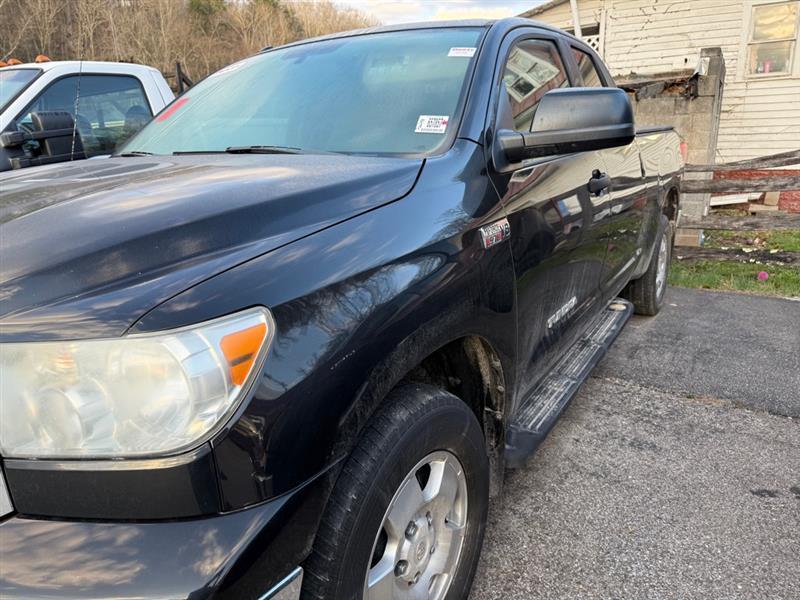 Toyota Tundra Tundra-Grade 5.7L Double Cab 2WD 2011