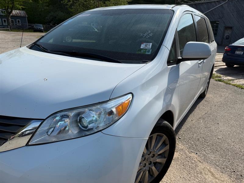 Toyota Sienna Limited AWD 7-Passenger V6 2014