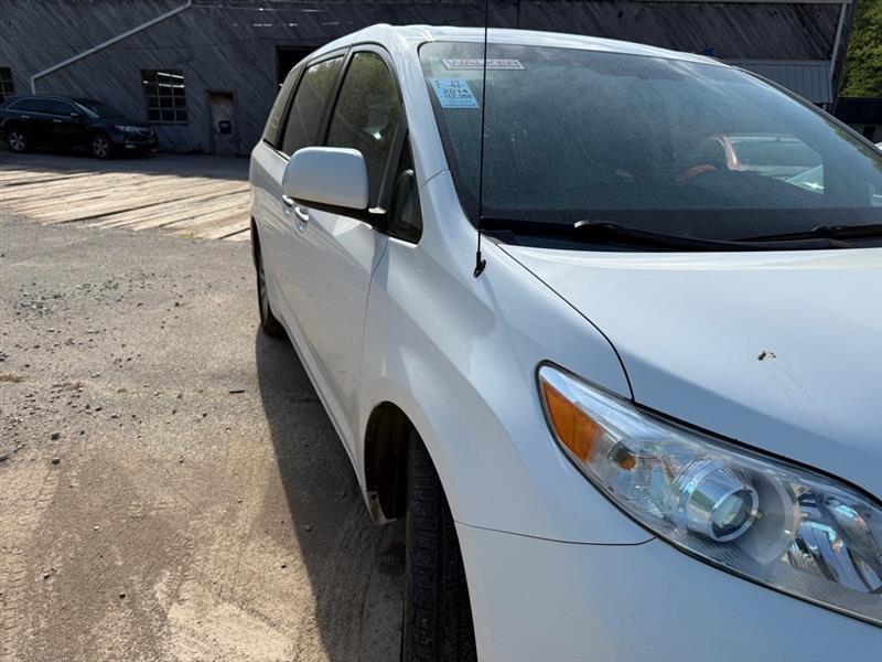 Toyota Sienna Limited AWD 7-Passenger V6 2014