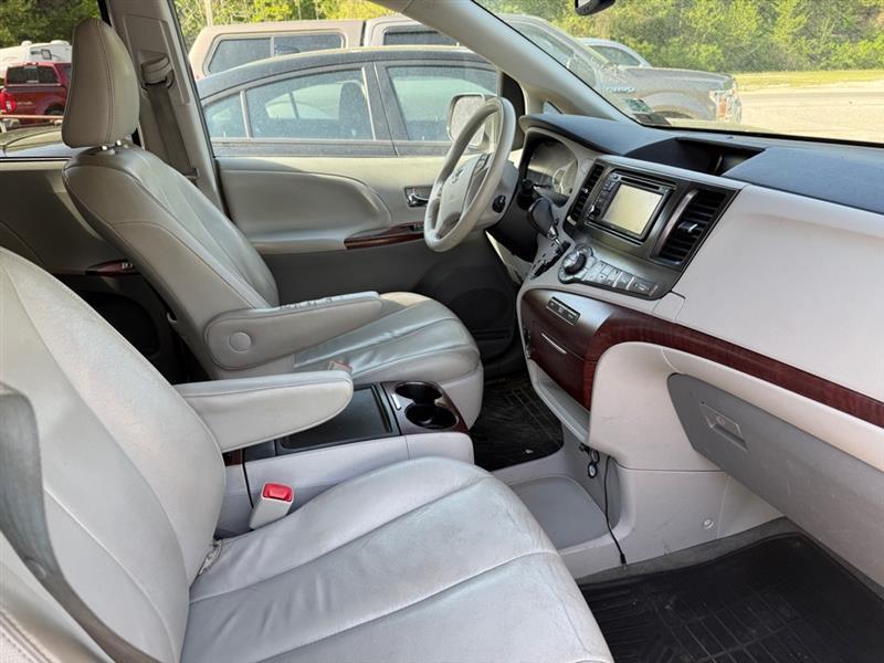 Toyota Sienna Limited AWD 7-Passenger V6 2014