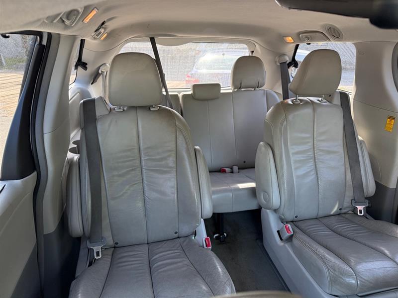 Toyota Sienna Limited AWD 7-Passenger V6 2014