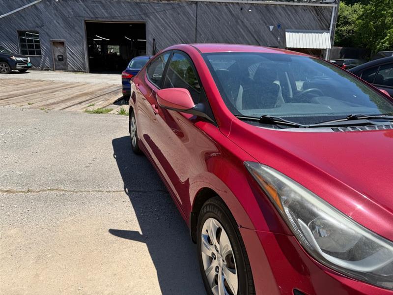 Hyundai Elantra SE 6AT 2016