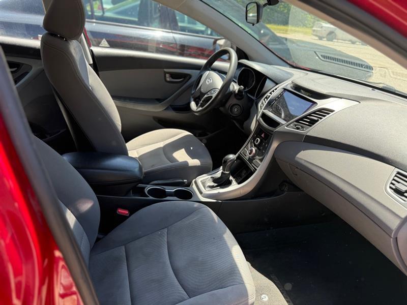 Hyundai Elantra SE 6AT 2016