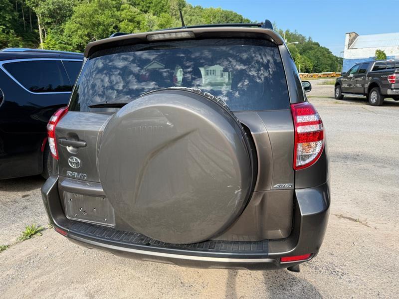 Toyota RAV4  2011