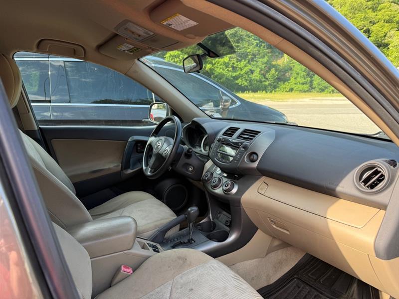 Toyota RAV4  2011