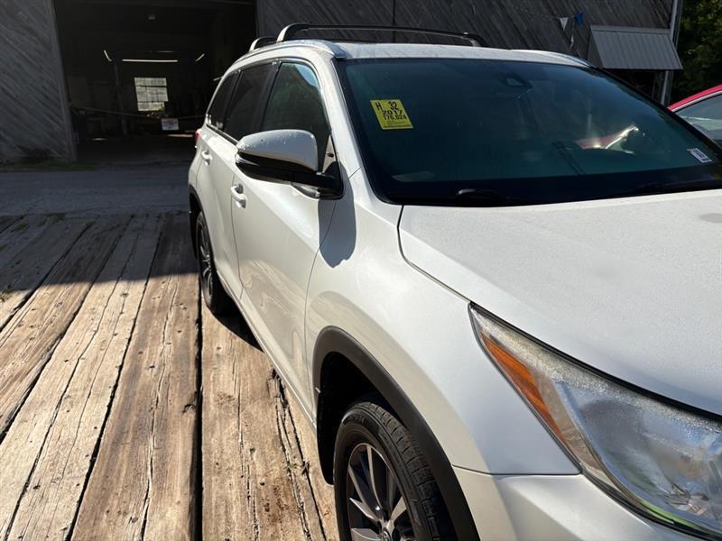 Toyota Highlander SE AWD V6 2017