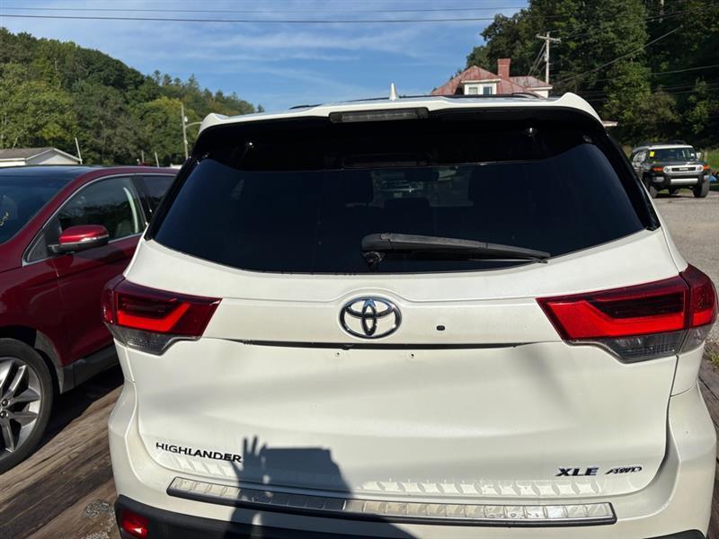 Toyota Highlander SE AWD V6 2017