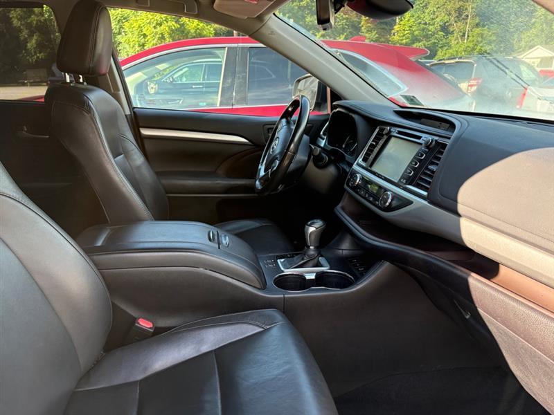 Toyota Highlander SE AWD V6 2017