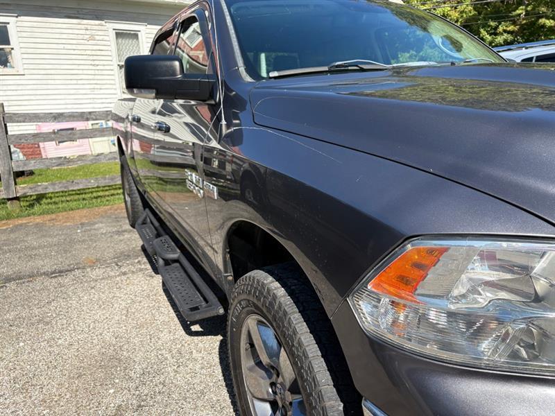 RAM 1500 SLT Crew Cab LWB 4WD 2015