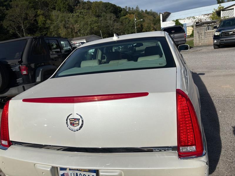 Cadillac DTS Premium w/ Navi 2011