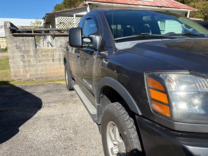 Nissan Titan S King Cab 4WD 2012
