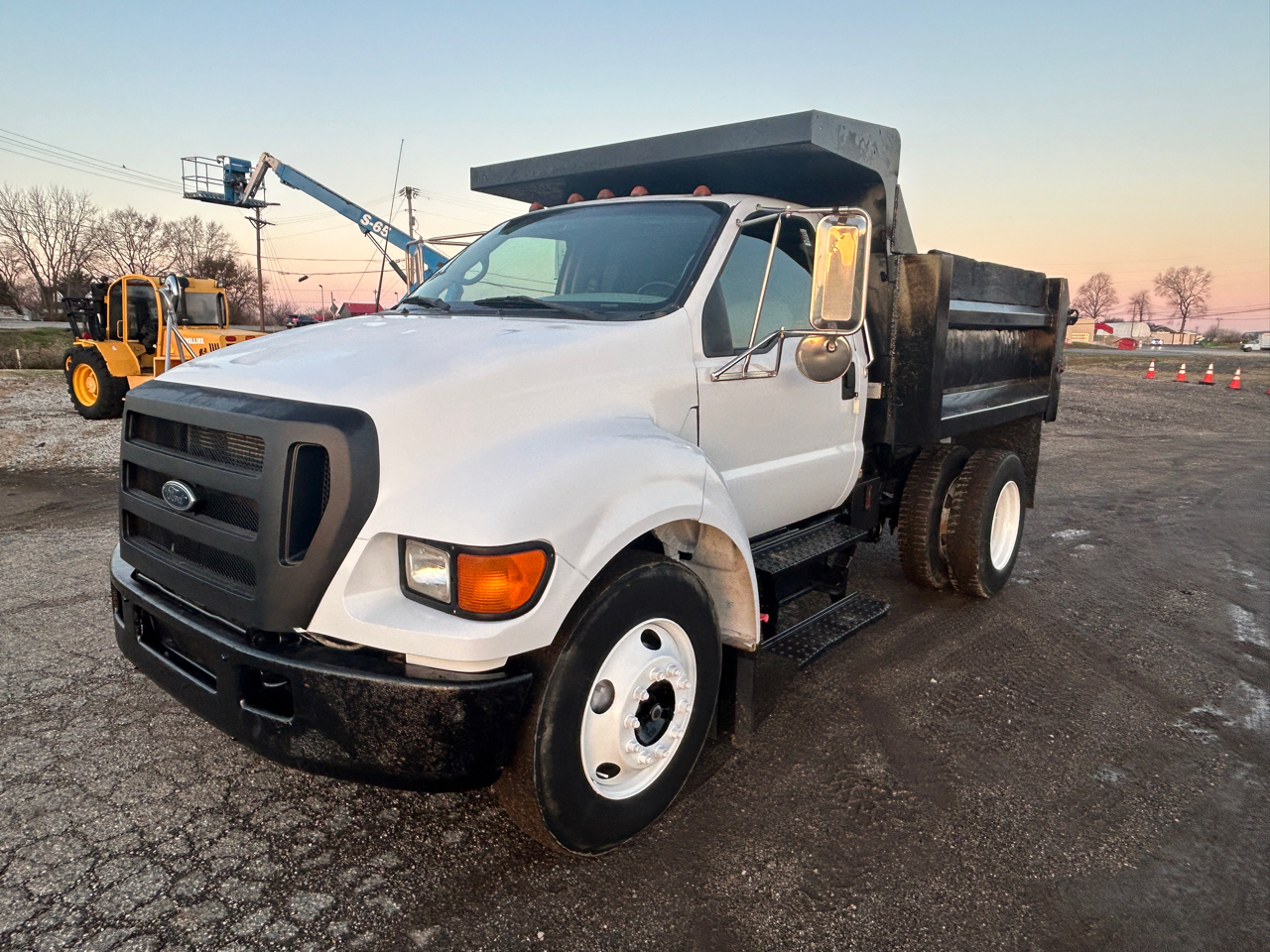 2004 Ford F650 158 WB 9ft Bed