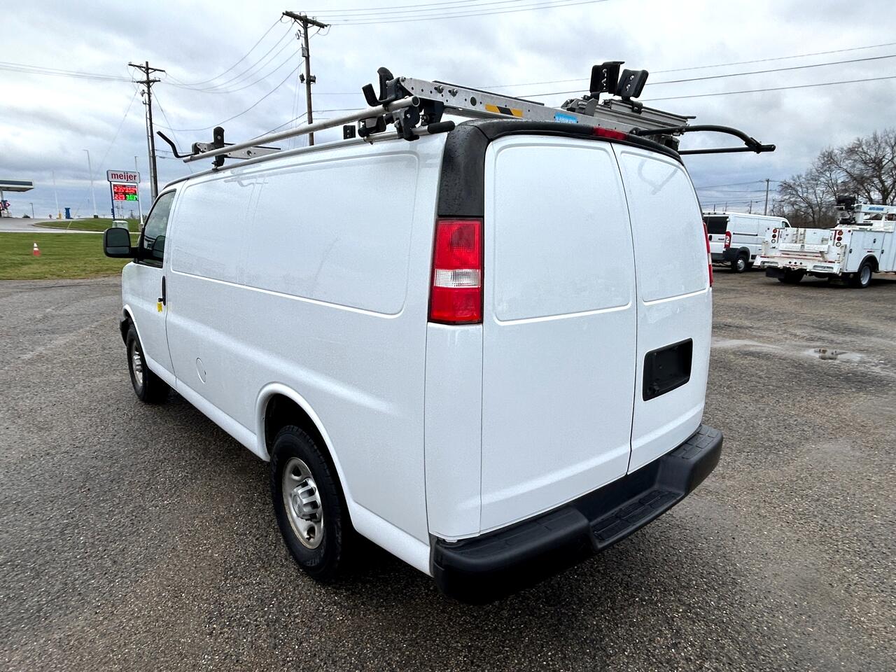 Chevrolet Express Cargo Van RWD 2500 135" 2018