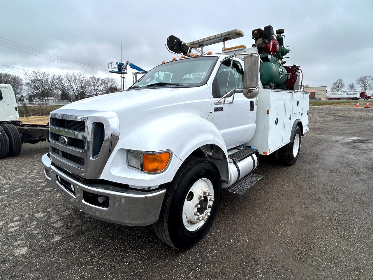 2015 Ford Super Duty F-750 Straight Frame Reg Cab XL