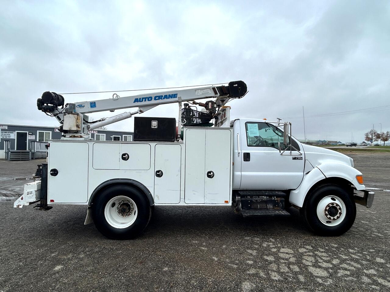 Ford Super Duty F-750 Straight Frame Reg Cab XLT 2015
