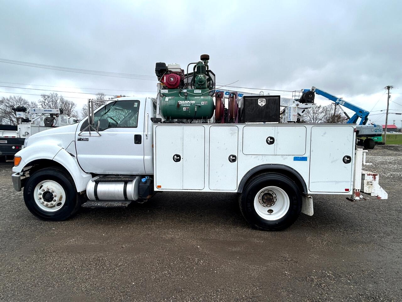 Ford Super Duty F-750 Straight Frame Reg Cab XLT 2015
