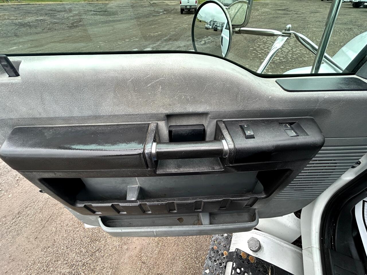 Ford Super Duty F-750 Straight Frame Reg Cab XLT 2015