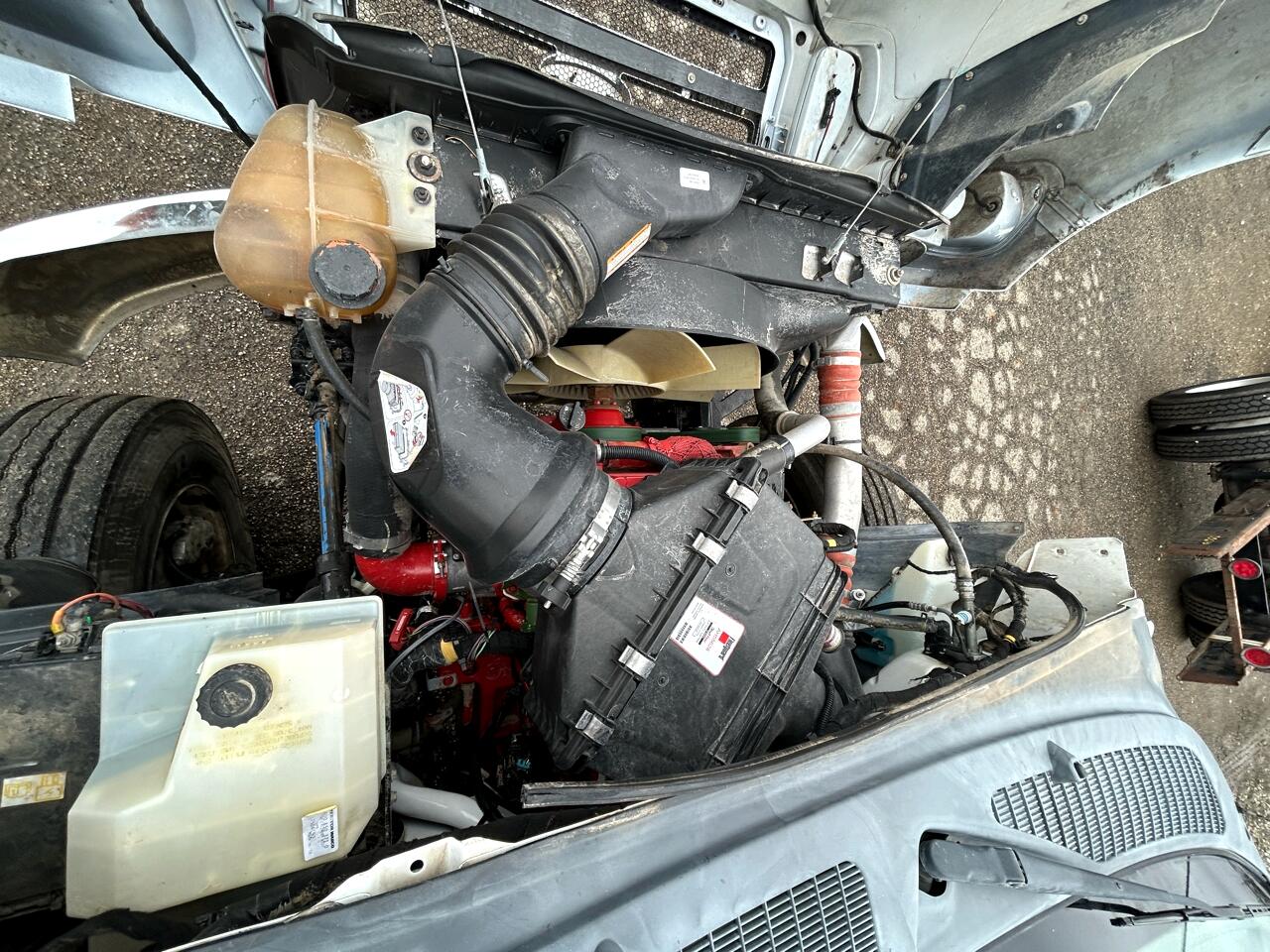 Ford Super Duty F-750 Straight Frame Reg Cab XLT 2015