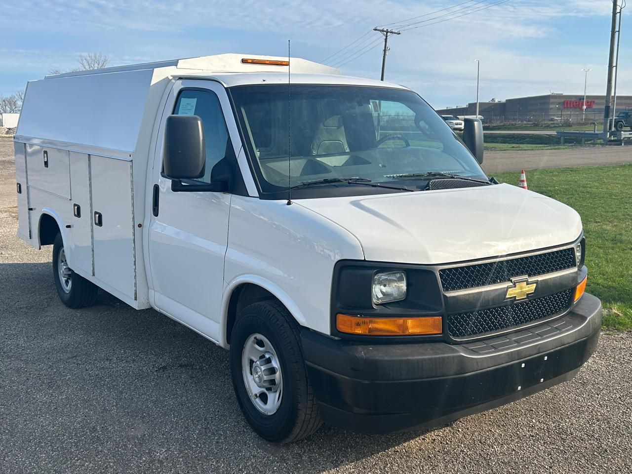 Chevrolet Express Commercial Cutaway 3500 Van 139" 2017