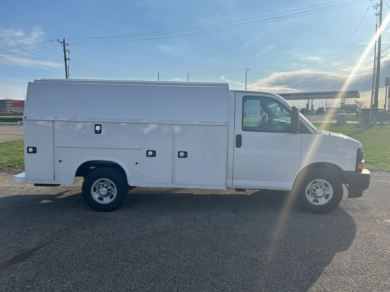 Chevrolet Express Commercial Cutaway 3500 Van 139" 2017
