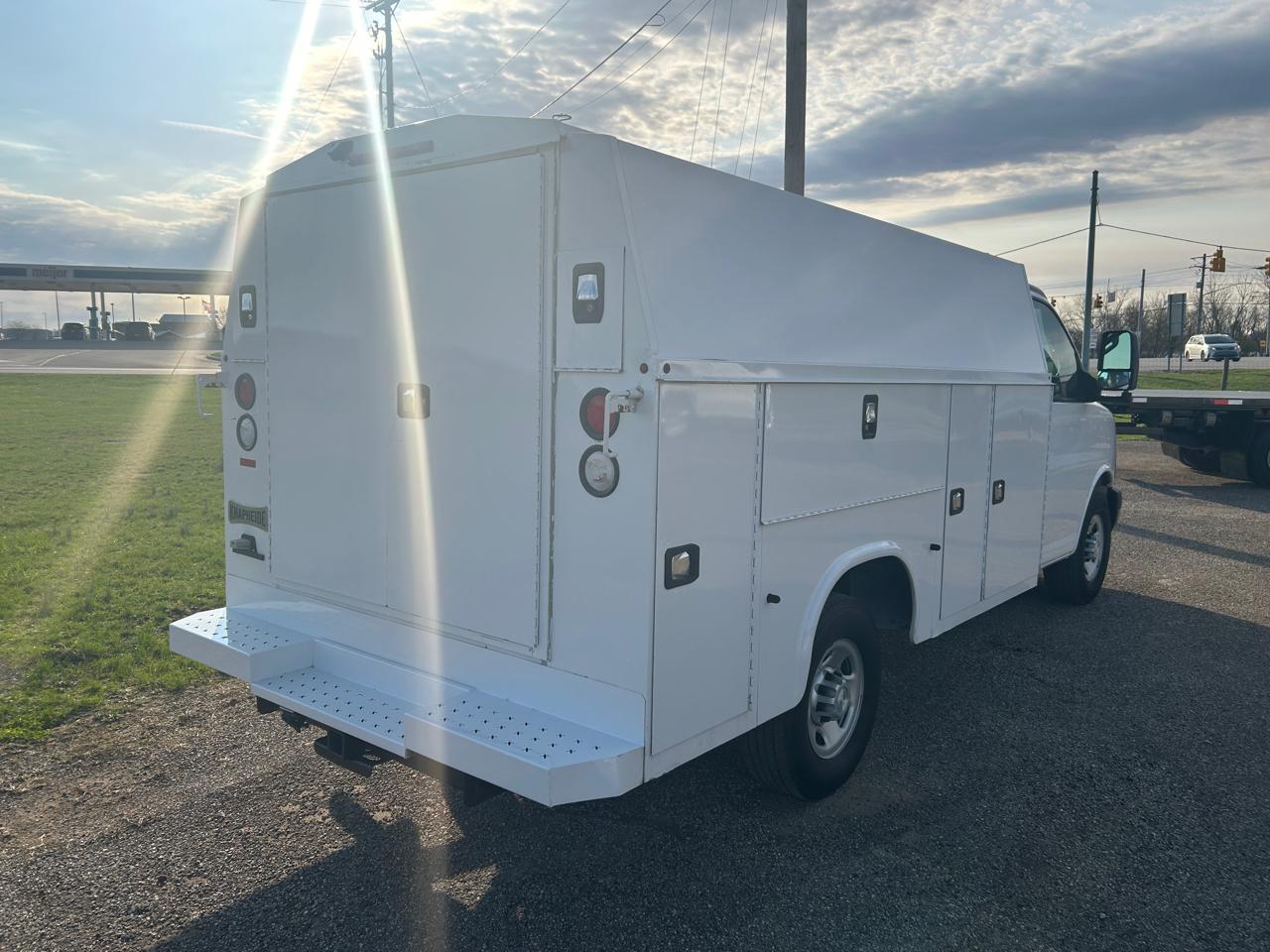 Chevrolet Express Commercial Cutaway 3500 Van 139" 2017