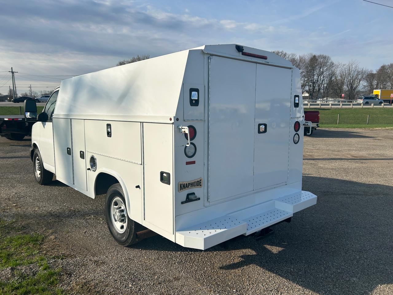 Chevrolet Express Commercial Cutaway 3500 Van 139" 2017