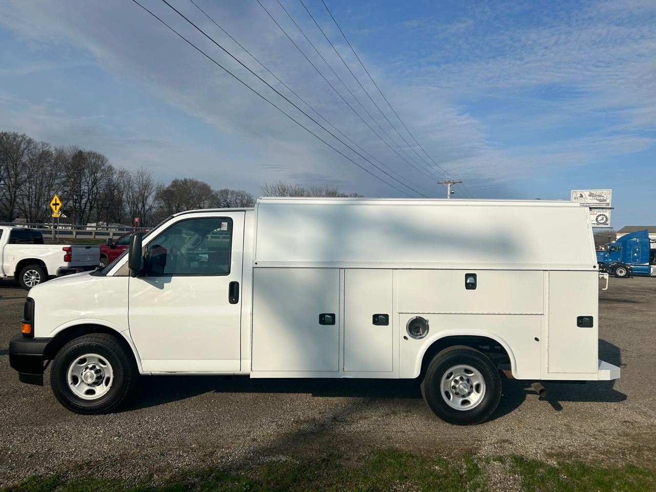 Chevrolet Express Commercial Cutaway 3500 Van 139" 2017
