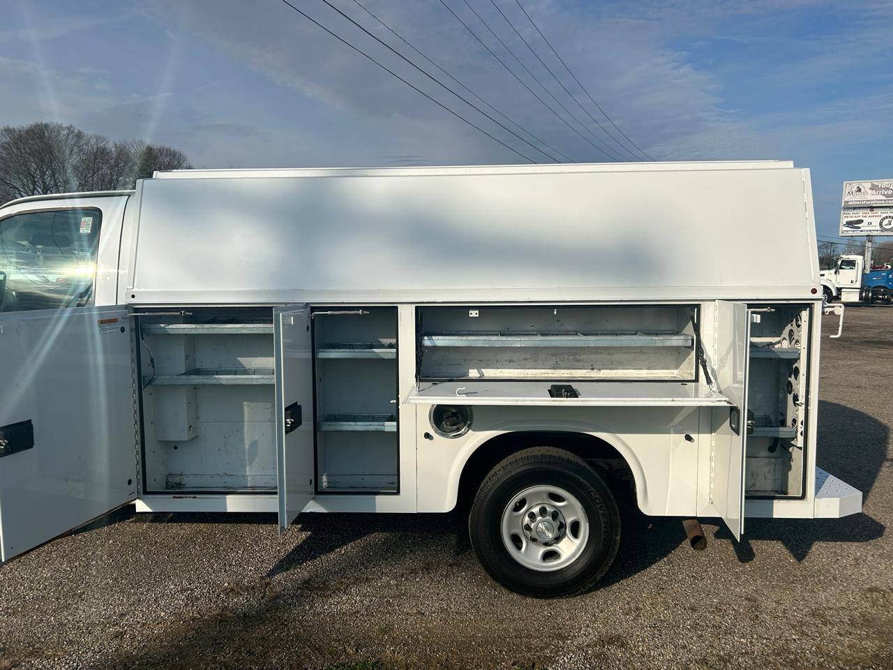 Chevrolet Express Commercial Cutaway 3500 Van 139" 2017