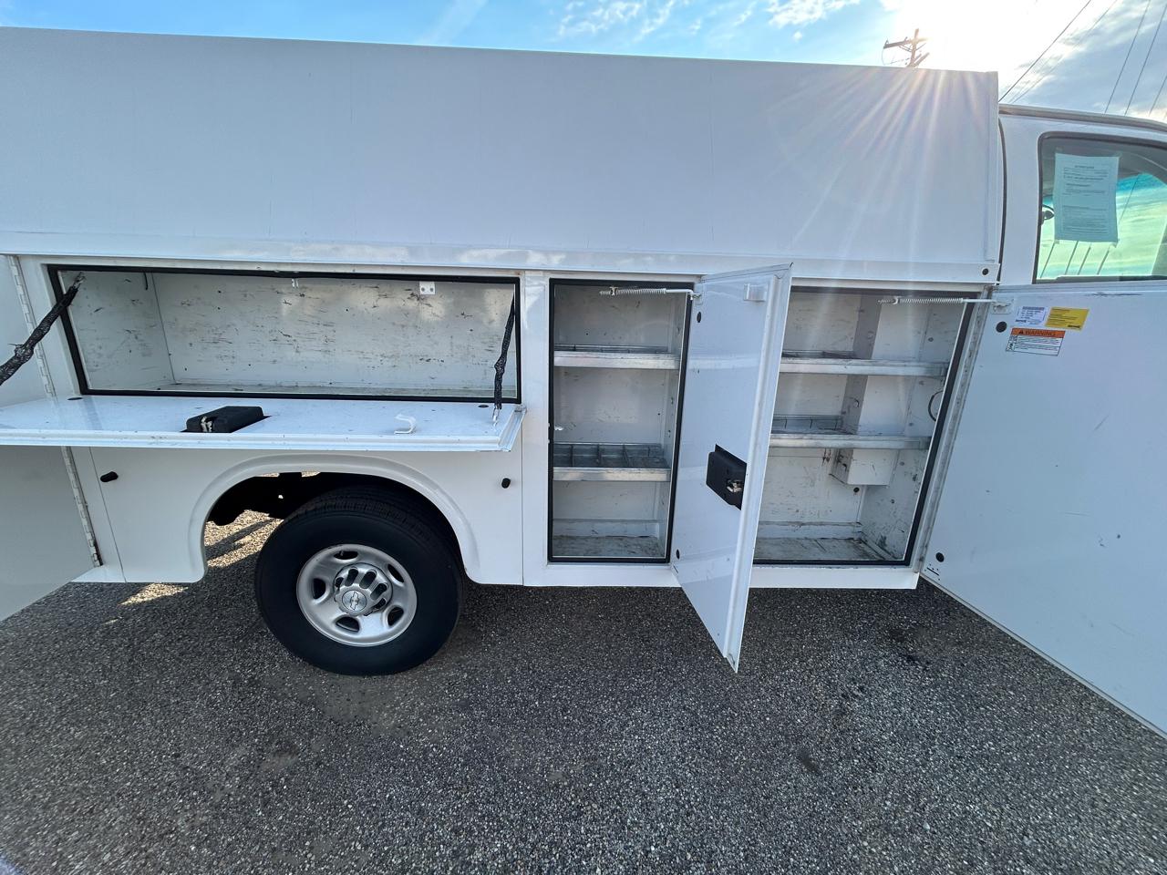 Chevrolet Express Commercial Cutaway 3500 Van 139" 2017