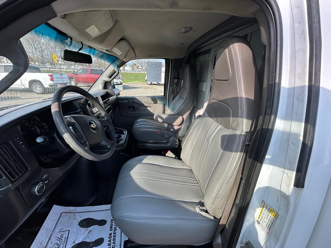 Chevrolet Express Commercial Cutaway 3500 Van 139" 2017