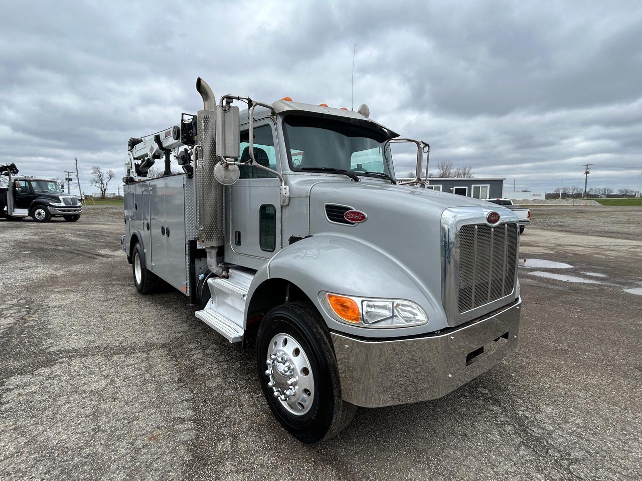 Peterbilt 337  2015