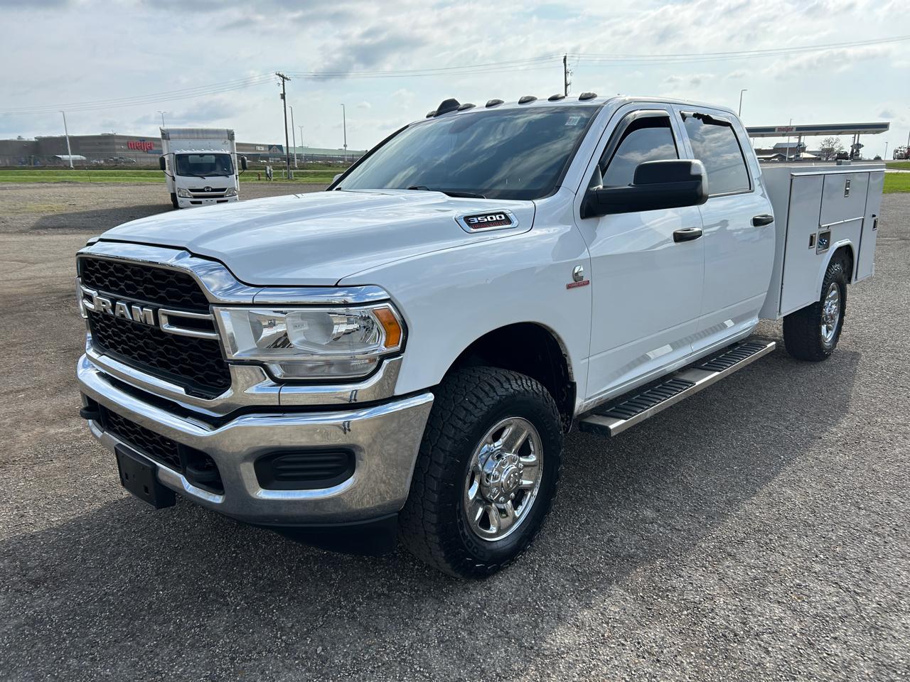 RAM 3500 Tradesman 4x4 Crew Cab 8' Box 2022