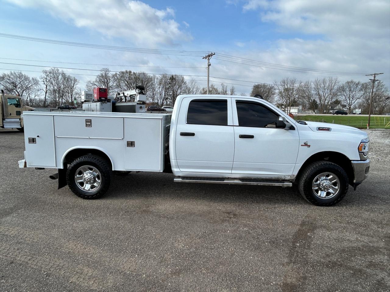 RAM 3500 Tradesman 4x4 Crew Cab 8' Box 2022