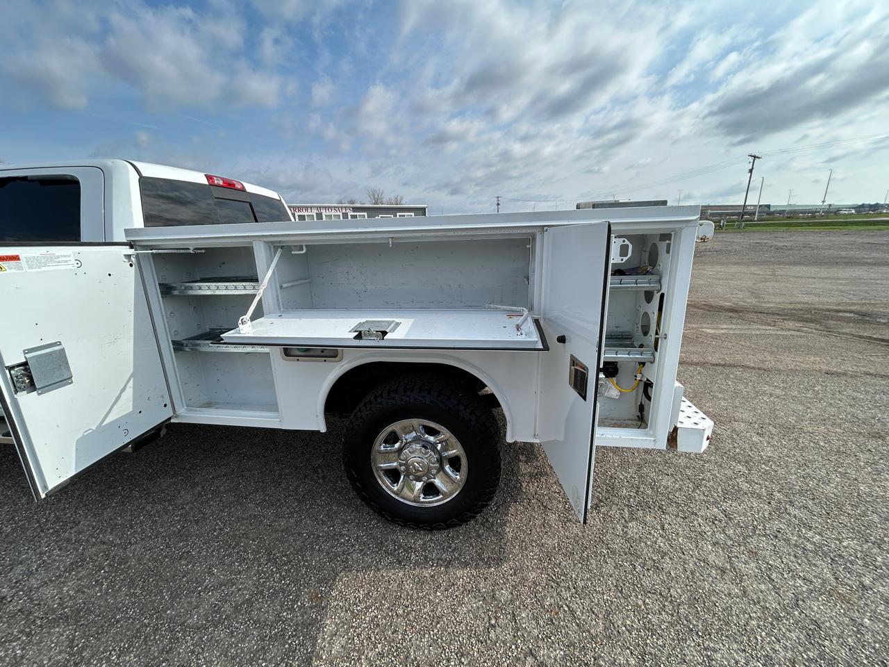 RAM 3500 Tradesman 4x4 Crew Cab 8' Box 2022