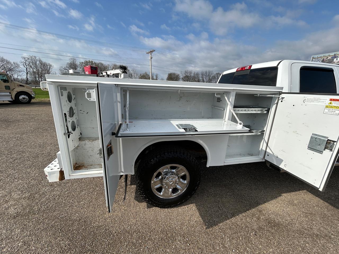 RAM 3500 Tradesman 4x4 Crew Cab 8' Box 2022