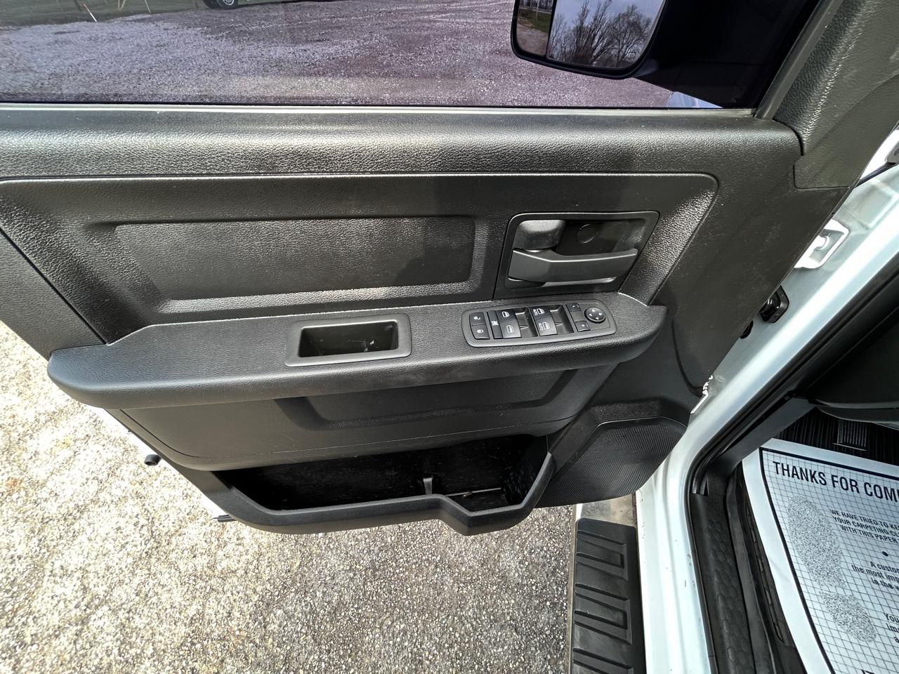 RAM 3500 Tradesman 4x4 Crew Cab 8' Box 2022