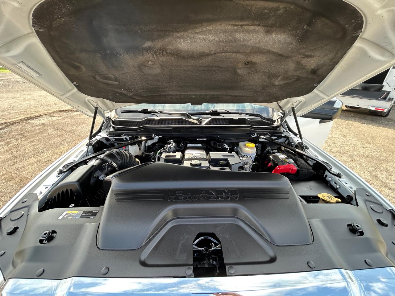 RAM 3500 Tradesman 4x4 Crew Cab 8' Box 2022