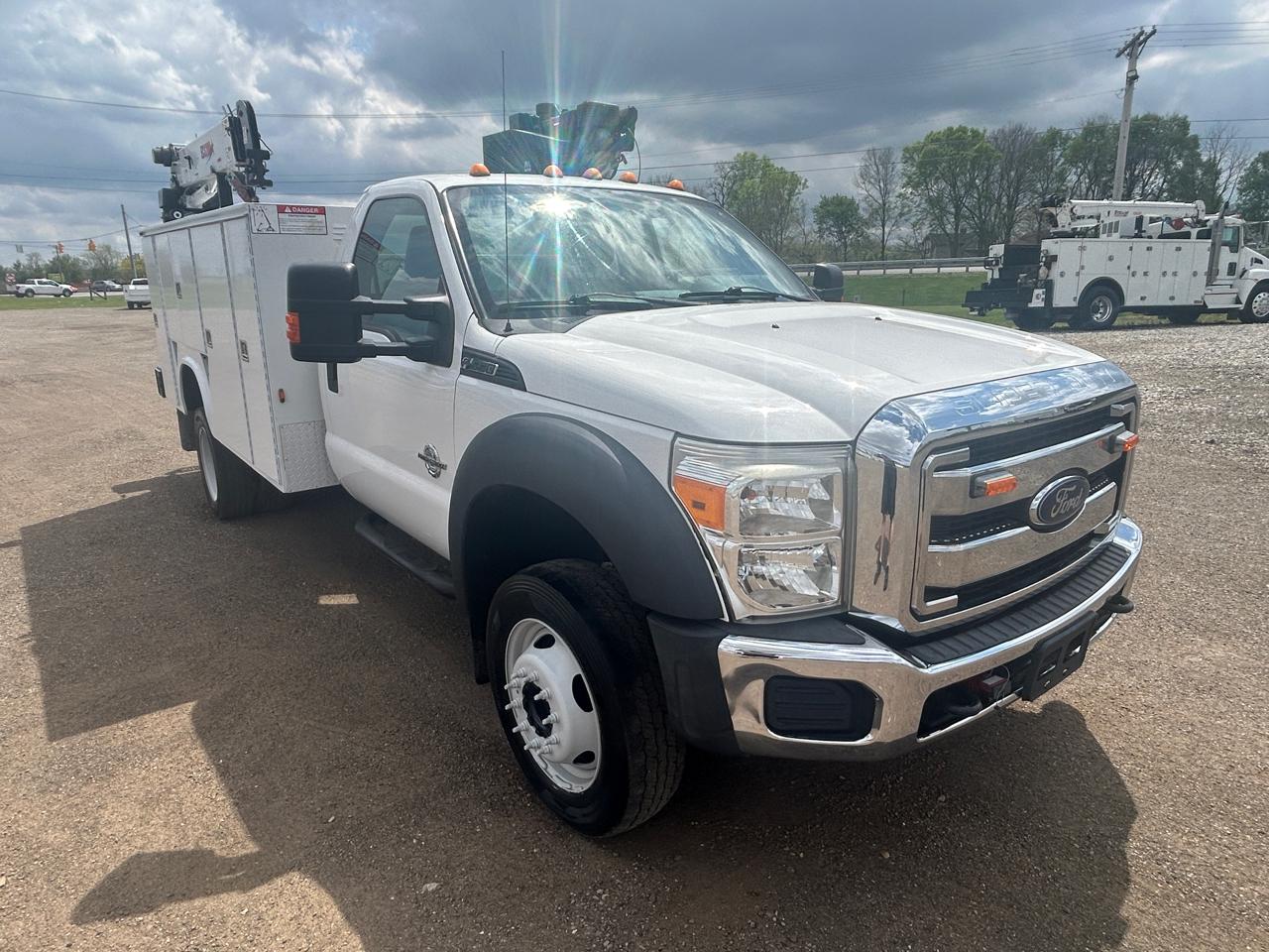 Ford Super Duty F-550 DRW 4WD Reg Cab 141" WB 60" CA XL 2016