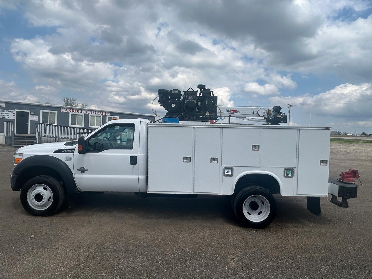 Ford Super Duty F-550 DRW 4WD Reg Cab 141" WB 60" CA XL 2016