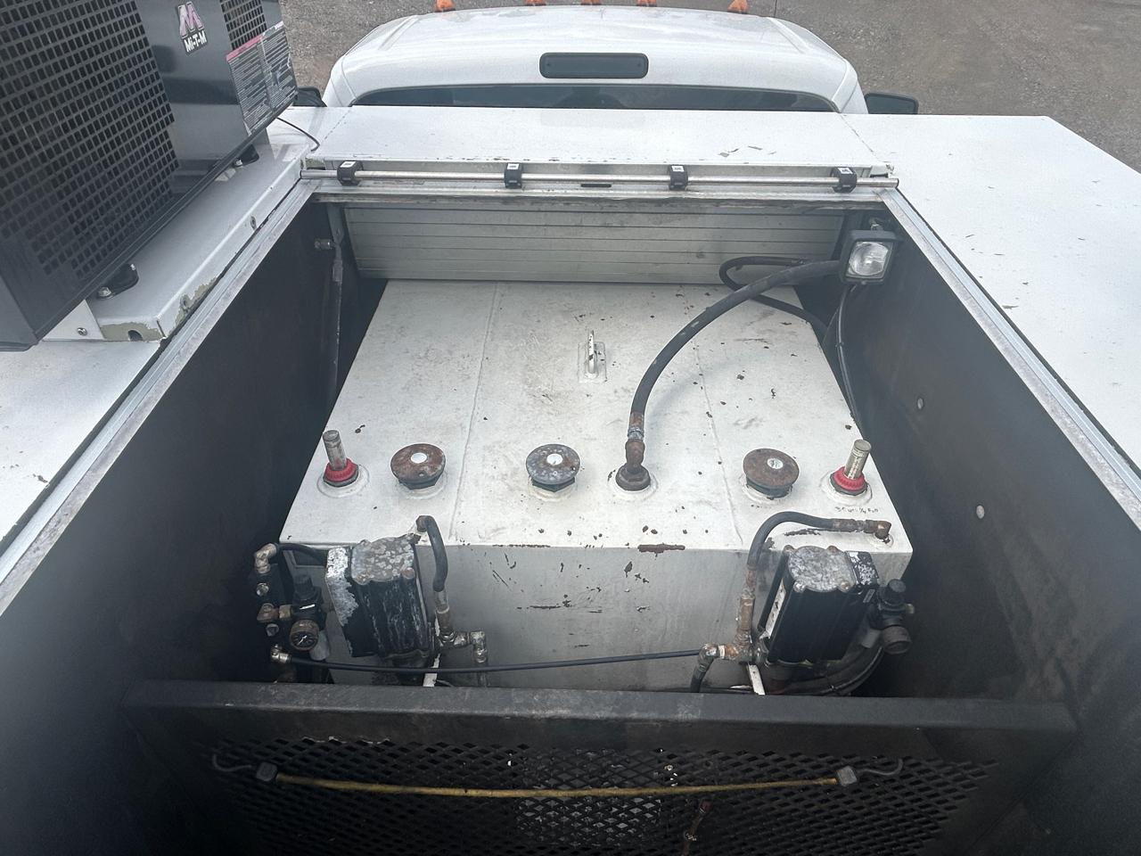 Ford Super Duty F-550 DRW 4WD Reg Cab 141" WB 60" CA XL 2016