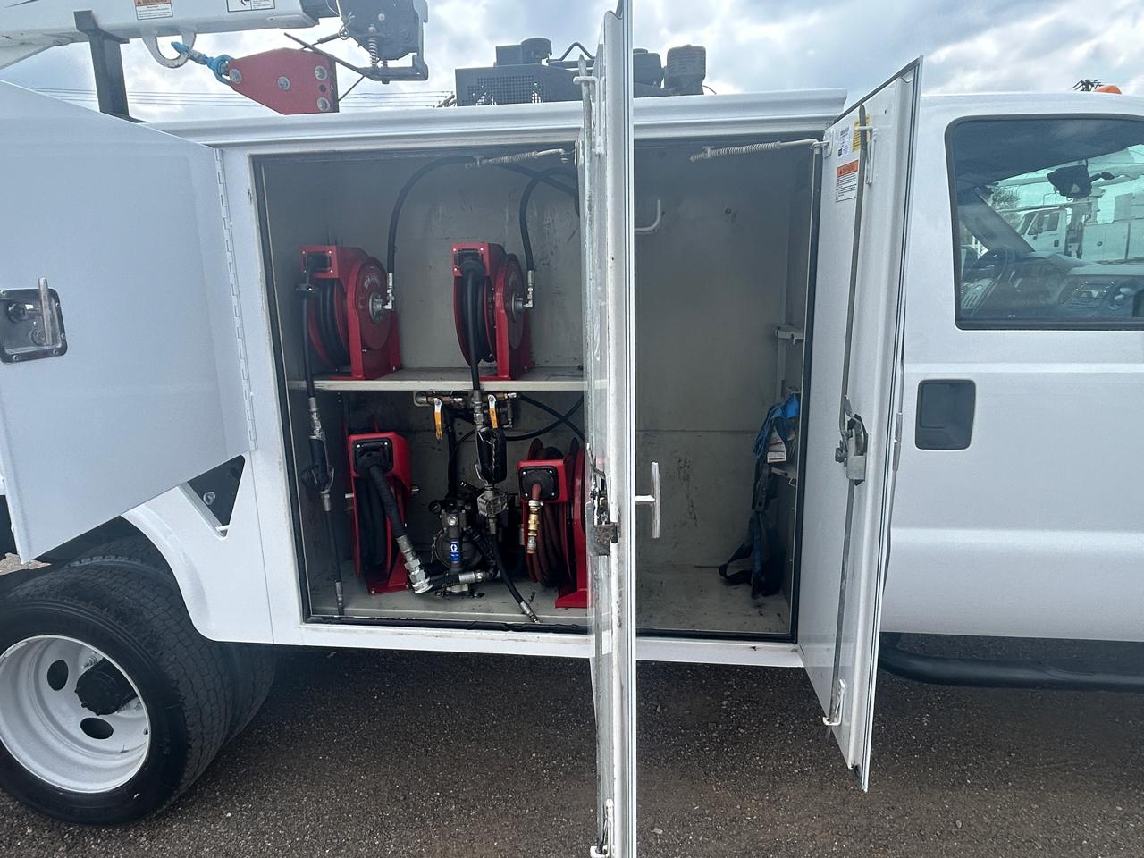 Ford Super Duty F-550 DRW 4WD Reg Cab 141" WB 60" CA XL 2016