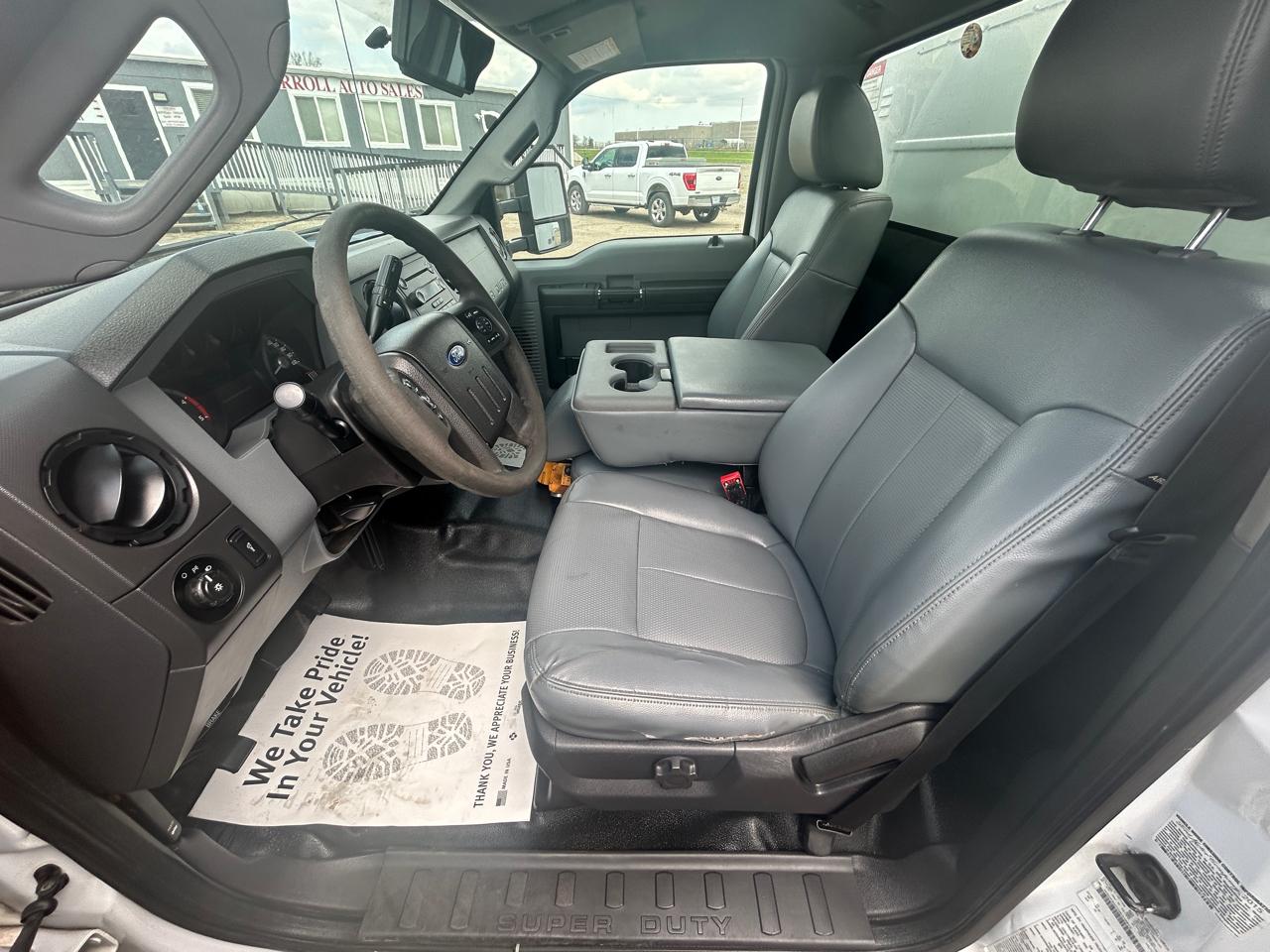 Ford Super Duty F-550 DRW 4WD Reg Cab 141" WB 60" CA XL 2016