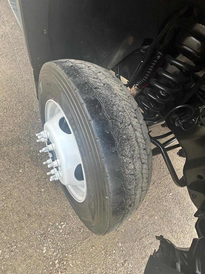 Ford Super Duty F-550 DRW 4WD Reg Cab 141" WB 60" CA XL 2016