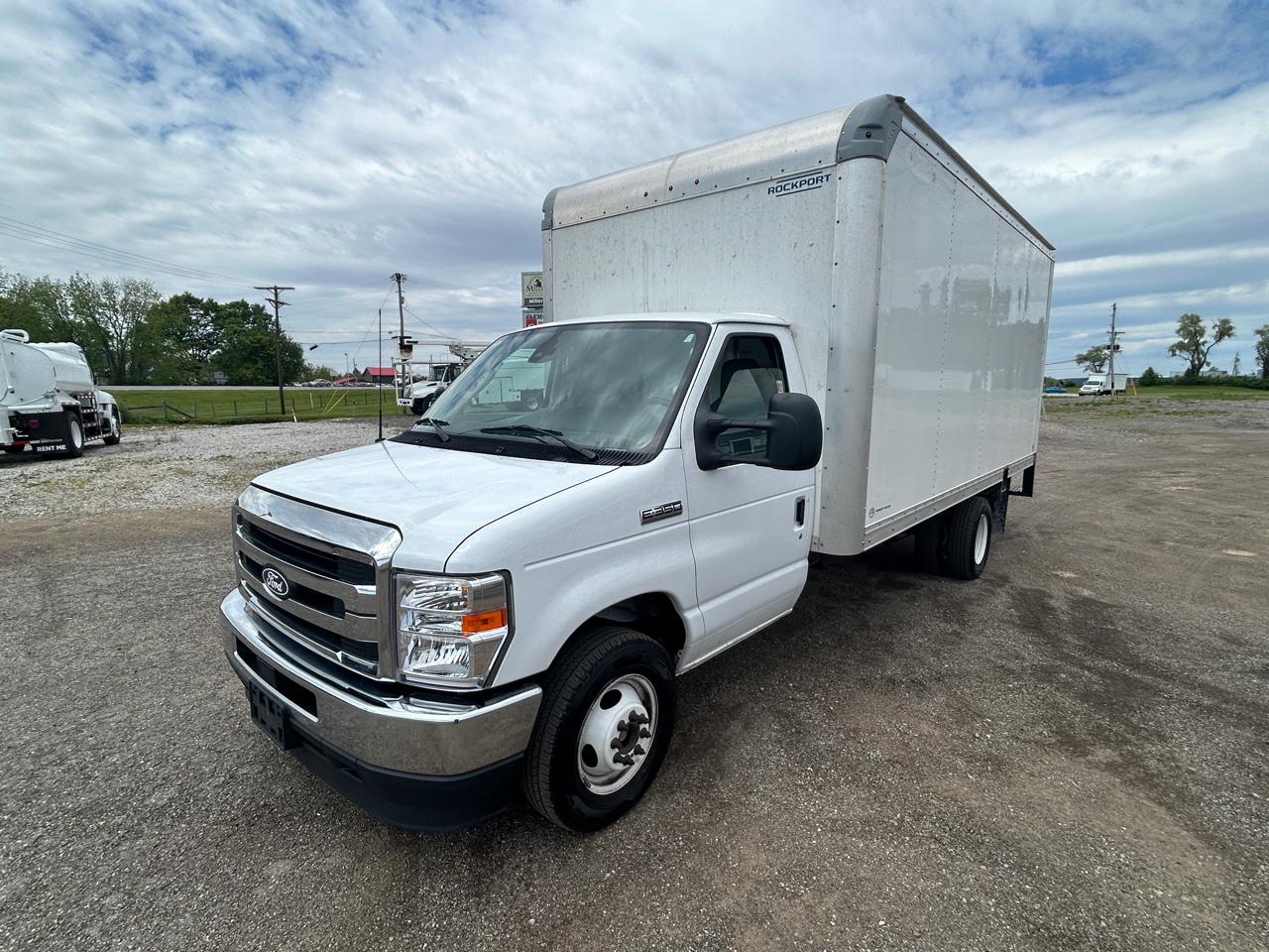 Ford E-Series Cutaway E-350 SRW 138" WB 2026