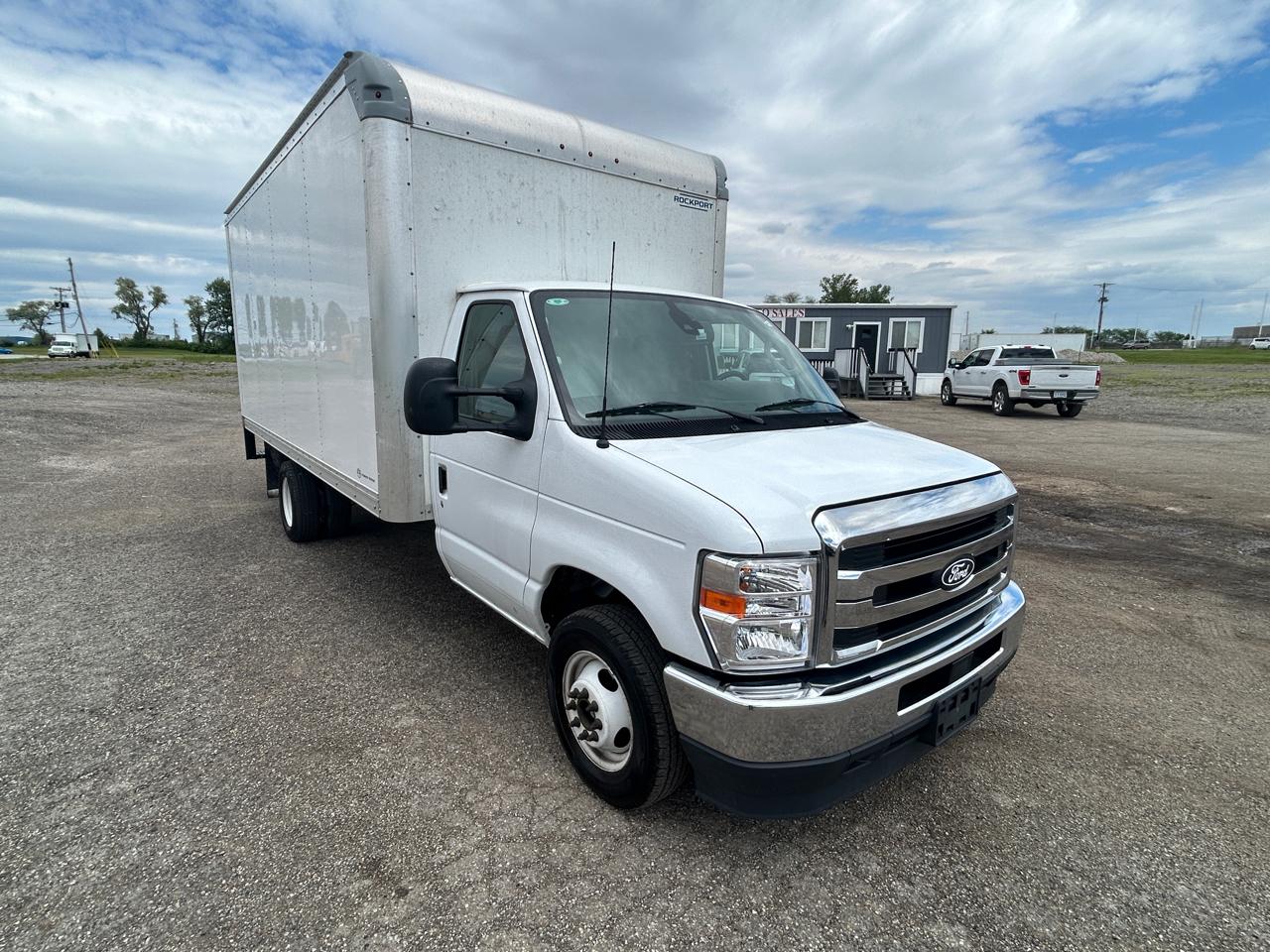 Ford E-Series Cutaway E-350 SRW 138" WB 2026