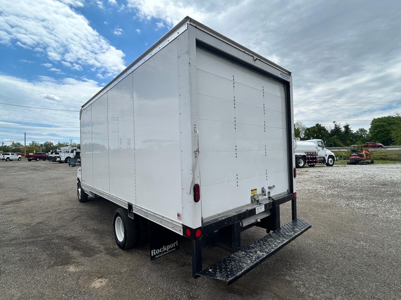 Ford E-Series Cutaway E-350 SRW 138" WB 2026